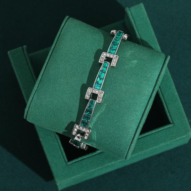 Women'S Accessories Trends 2026 - Vintage Green Crystal Bracelets for Woman