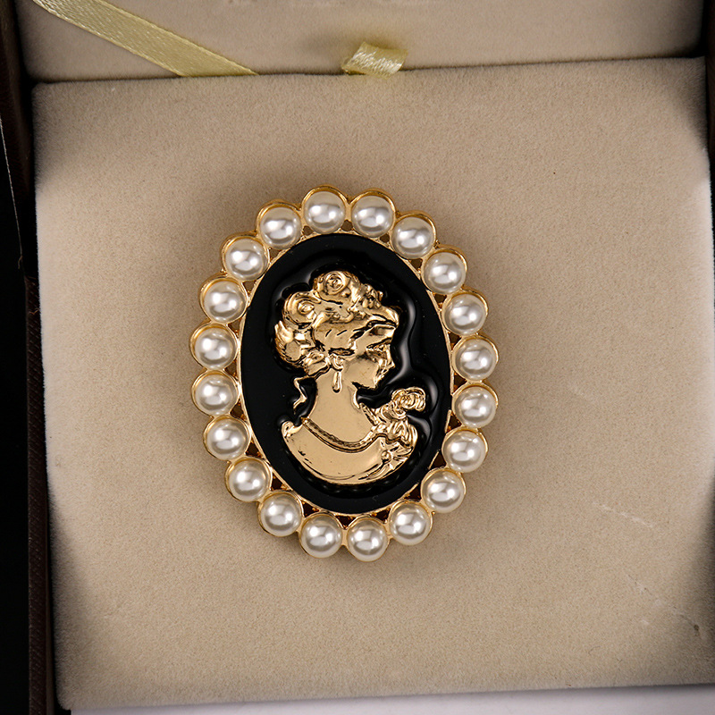 Victorian Style Pearls Cameo B – Women'S Victorian Era Accessories recenzja i cena