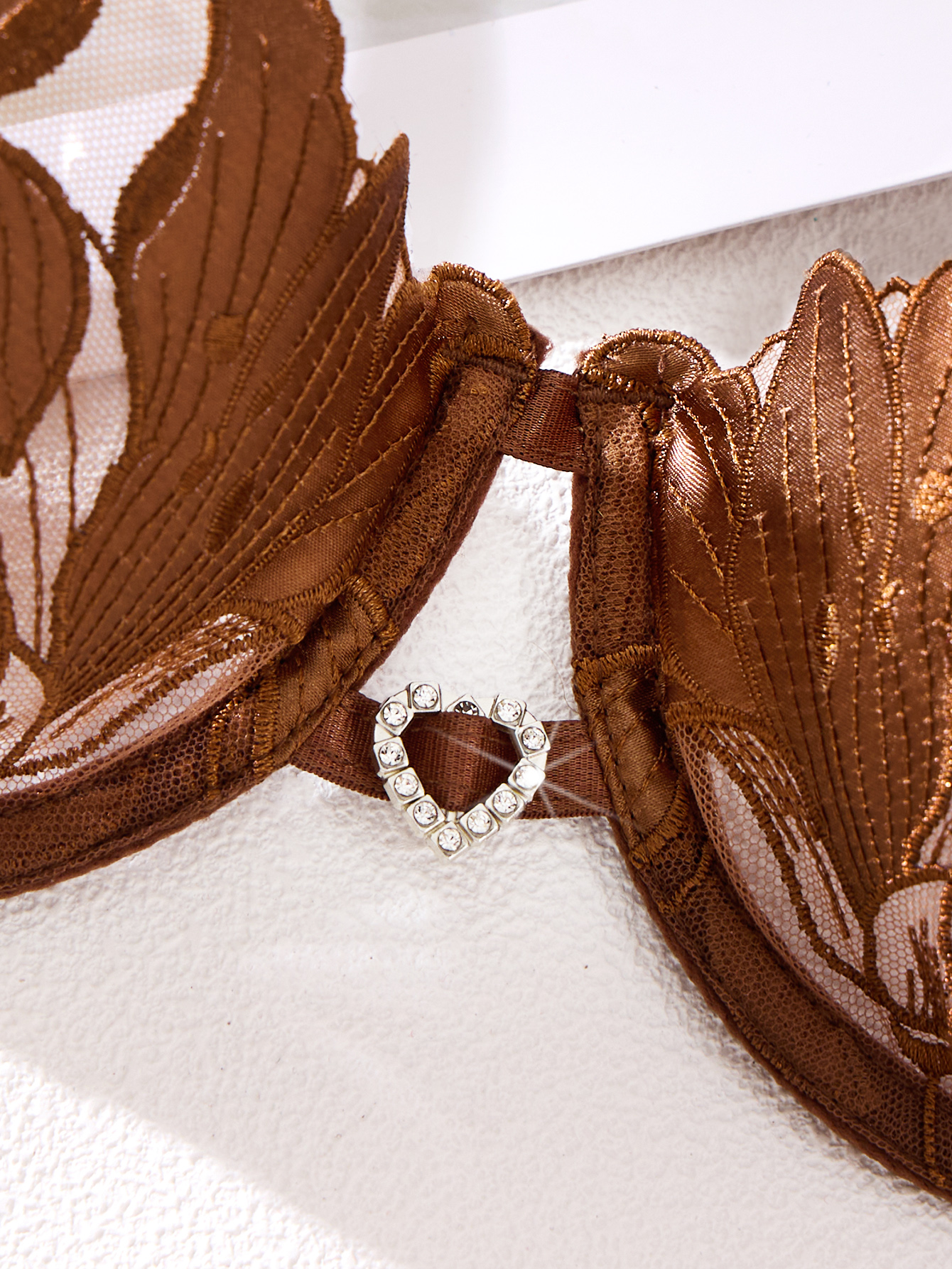 Coffee-colored embroidered pri – Woman Accessory recenzja i cena